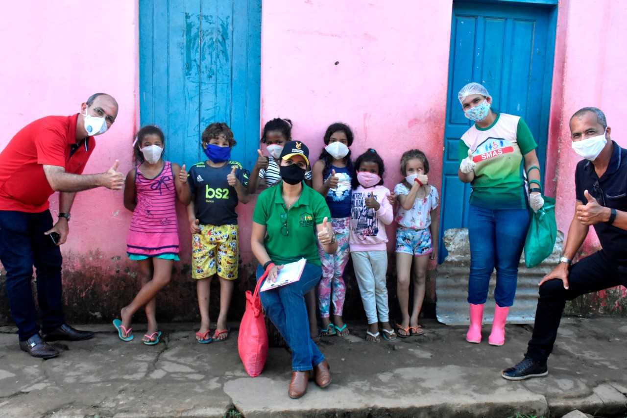 Camacã: Famílias do Assentamento Nova Ipiranga recebem cesta básicas e máscaras